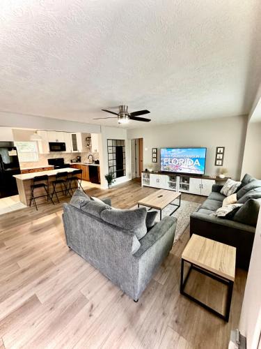 South Sarasota House | Siesta Beach Getaway - Minutes to Beach, Shops, Dining