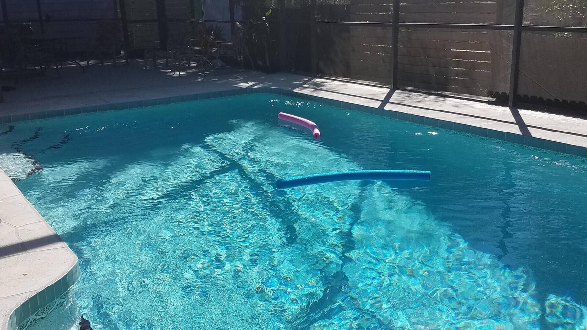 Riverview Estates House | Siesta Key 2B 2 bath with Heated Pool! Sleeps 6 ! Relaxation & Sunshine!