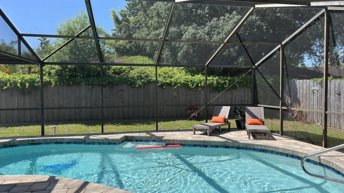 Lake Sarasota House | Siesta Key Beach Family Oasis - 3BR House with Heated Pool in Sarasota!n
