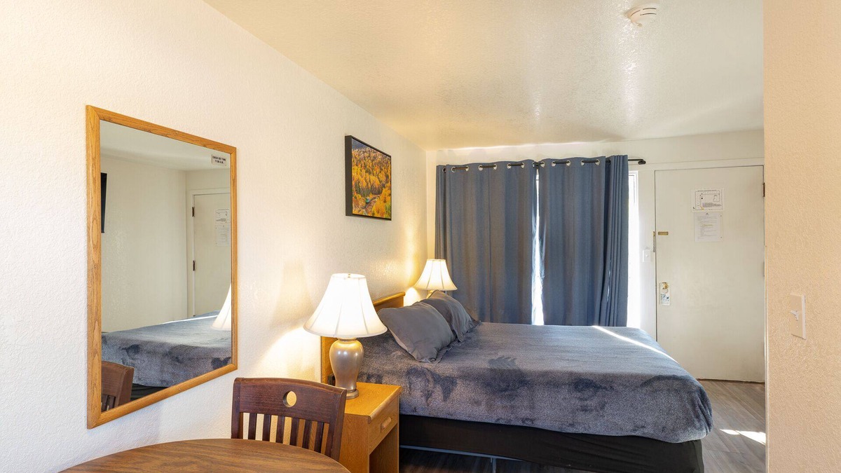 Colfax Hotel | Siesta Motel