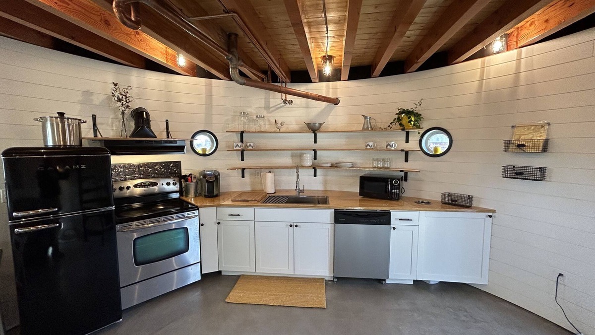 Ellensburg House | SILO TINY HOUSE /Hot Tub