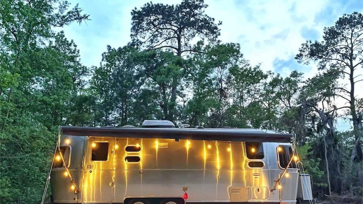 Whitemarsh Island House | Silver Belle Airstream Glamper Near Tybee & City