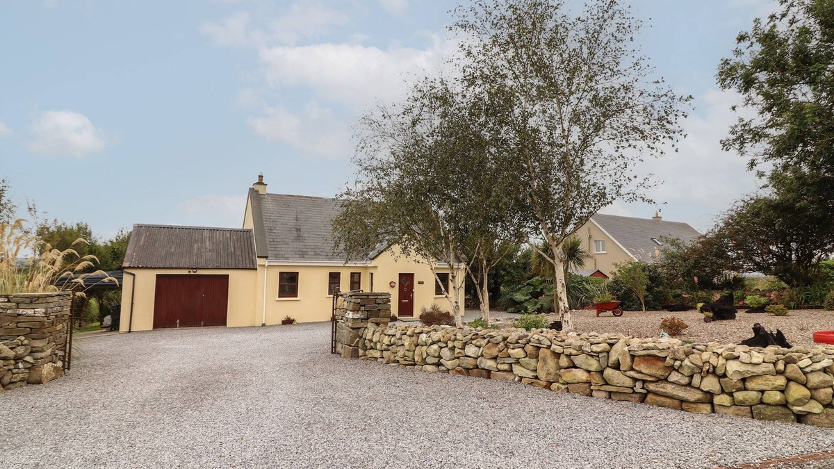 Creegh House | SILVER BIRCH, family friendly in Cooraclare, County Clare