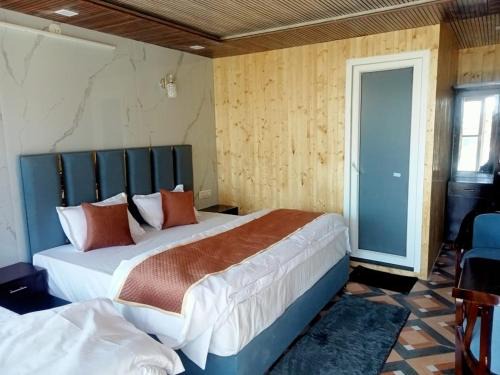 Kempty Range Hotel | Silver Dew Resorts and Restaurant