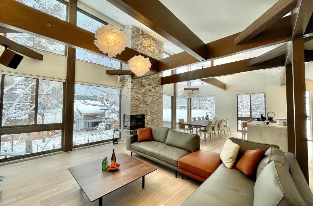 Echo Land House | Silver Maple Chalet by Hakuba White Fox Company