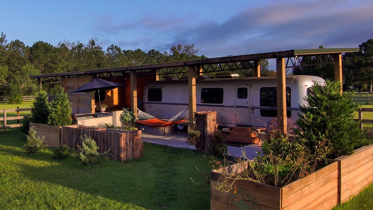 Fairhope House | Silver Star Glamping at its best ! Huge 30ft Airstream with everything and more