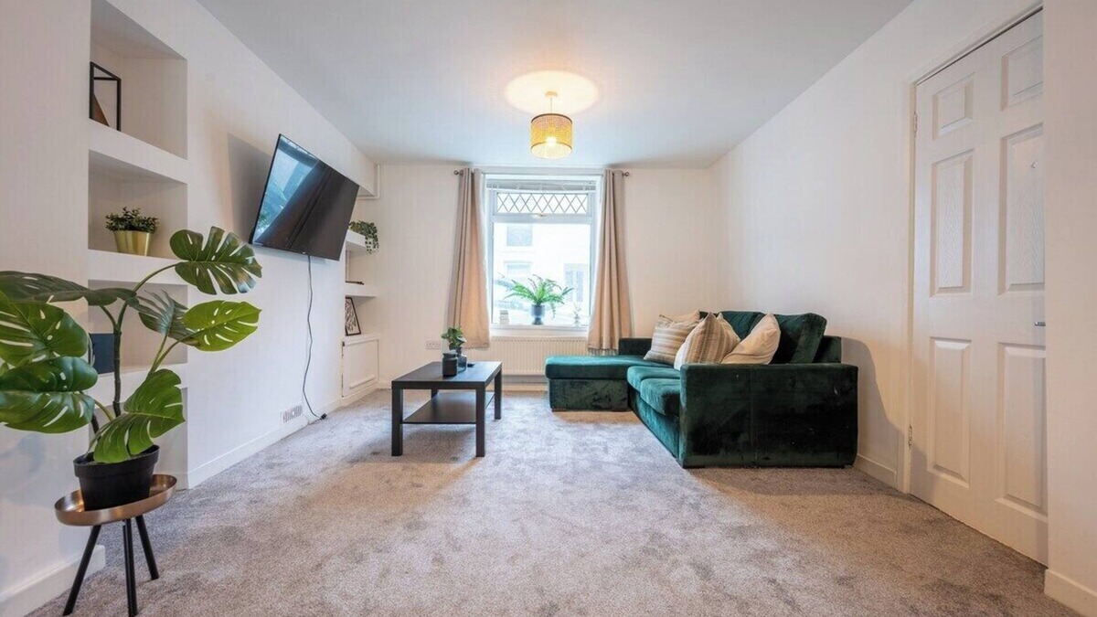 Abercwmboi House | Silver Street by Tŷ SA