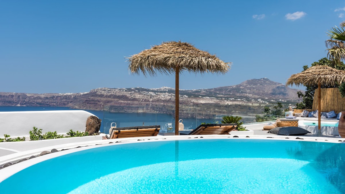 Akrotiri Villa | Silver Suite | Outdoor Pool Hot Tub & Panoramic Caldera View