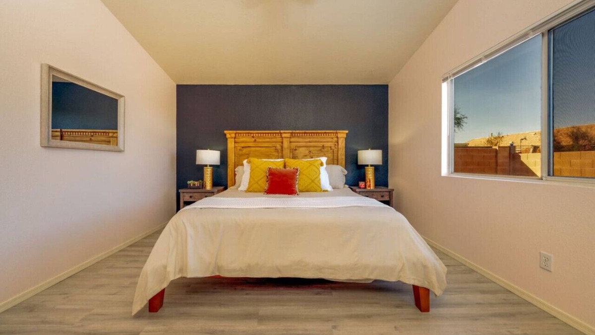 Tucson House | Silverbell/3 BR & 2 BA/Garage/Fenced/Quiet