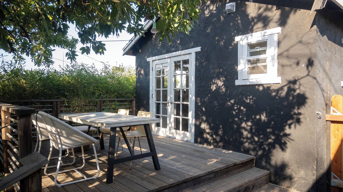 Silver Lake House | Silverlake's Bali Bungalow - ideal location, private balcony, A/C, free laundry!