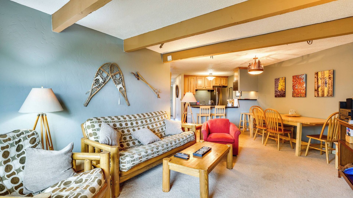 Mountain Country Condo | Silverthorne Condo w/Lake Views: 10 Mi to Skiing!