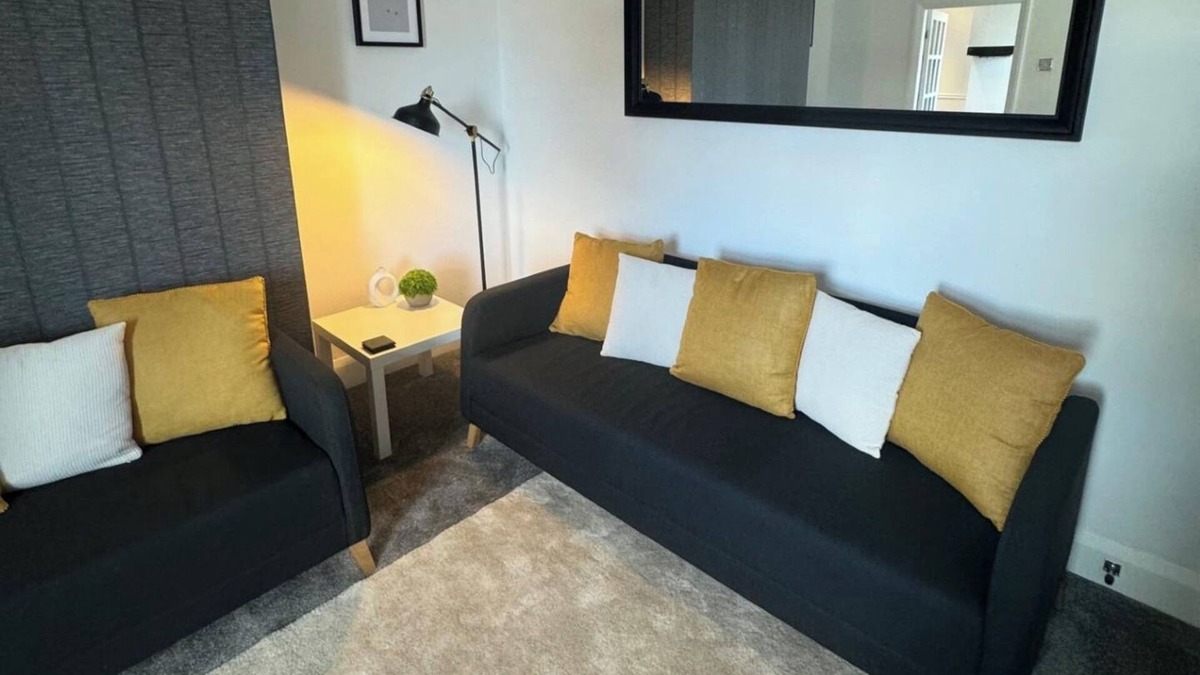 Heaton Apartment | Simonside Apartment - Sleeps 6 -Parking