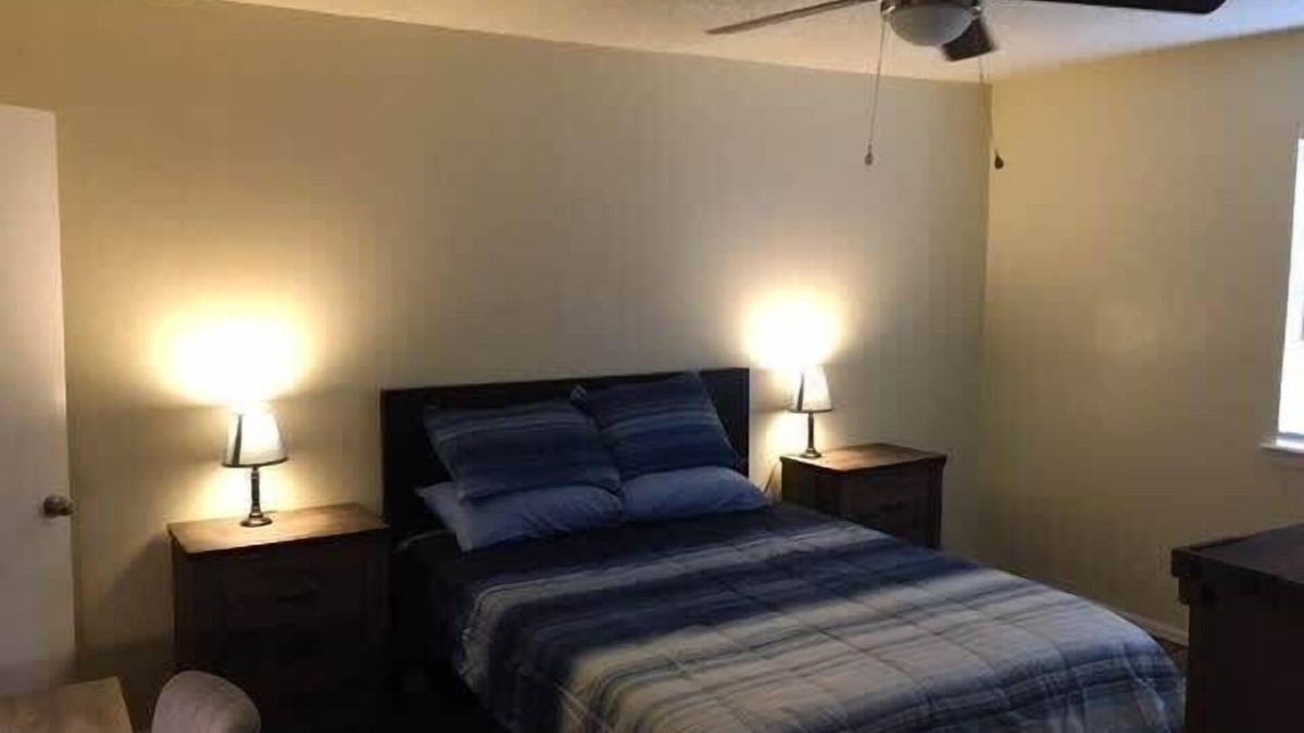Lawton Apartment | Simple 1-bedroom unit upstairs close to Fort Sill!