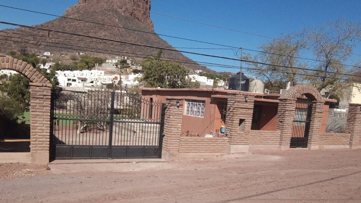 Guaymas House | Simple and warm, with yard, parking space. Near elementary and middle school.