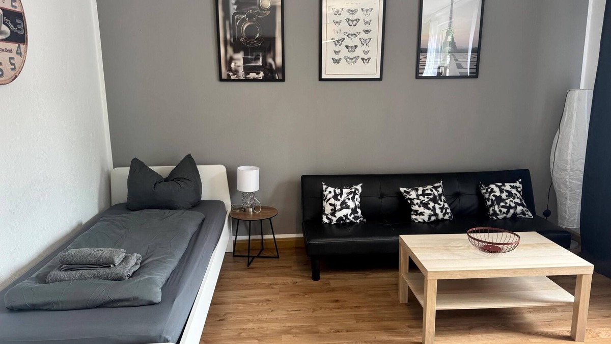 Ortslage Trotha Apartment | Simple apartment "Tom" in Halle with 3 bedrooms and parking space