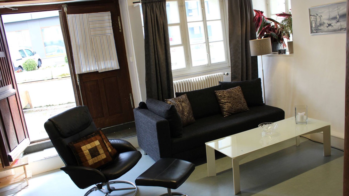 Horgen District Apartment | Simple but cosy studio in lovely Horgen, near the lake with WiFi access