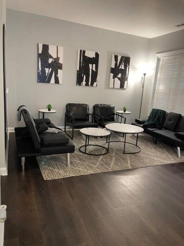 Southwest Raleigh Apartment | Simple Elegant Townhouse DT Raleigh NCSU