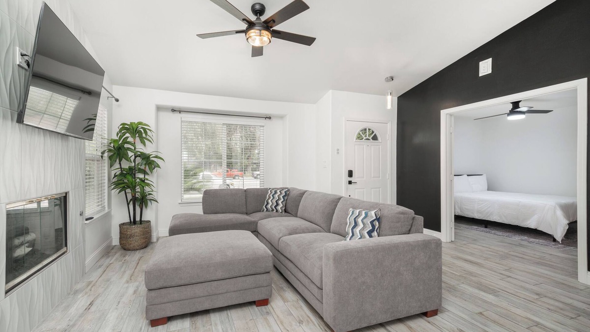 Pumpkin Center House | Simple Home for Work or Travel