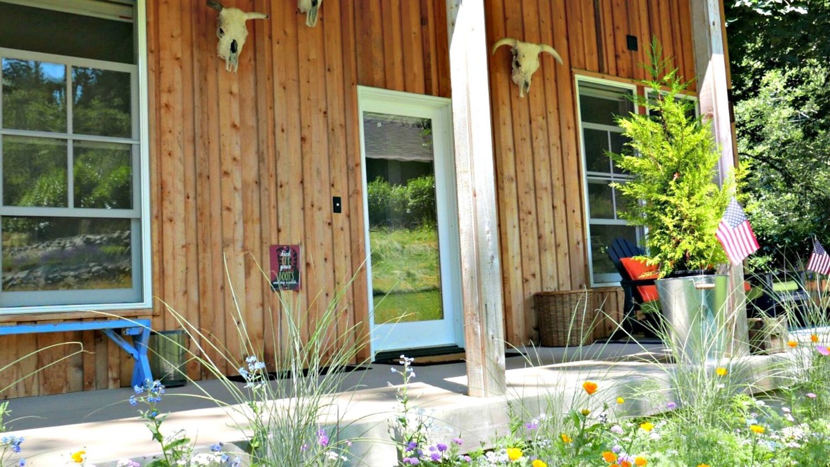 Bainbridge Island House | Simple Living at Luxurious, Modern Farmhouse on Bainbridge Island. Dogs ok.