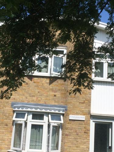 Abbey Wood House | simply guesthouse