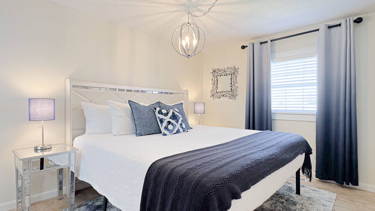 Salem House | Simply Salem Suite - Firepit - Dogs Welcome