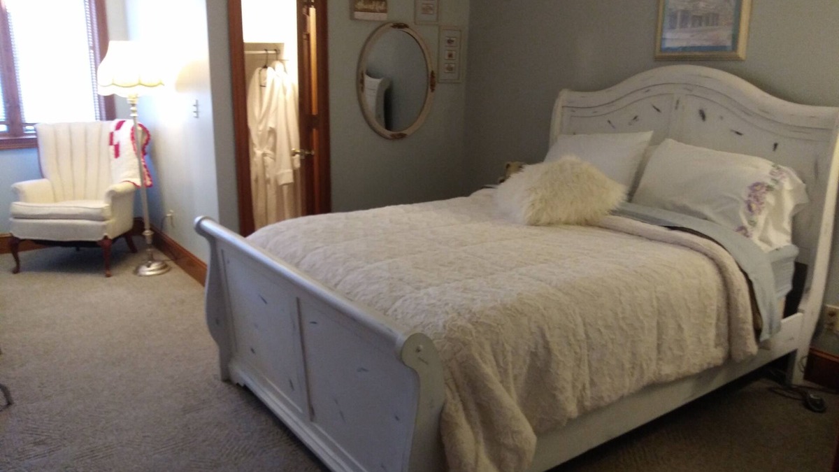 Rockmart Bed & Breakfast | Simply Vintage at Becks Lake, Bed & Breakfast