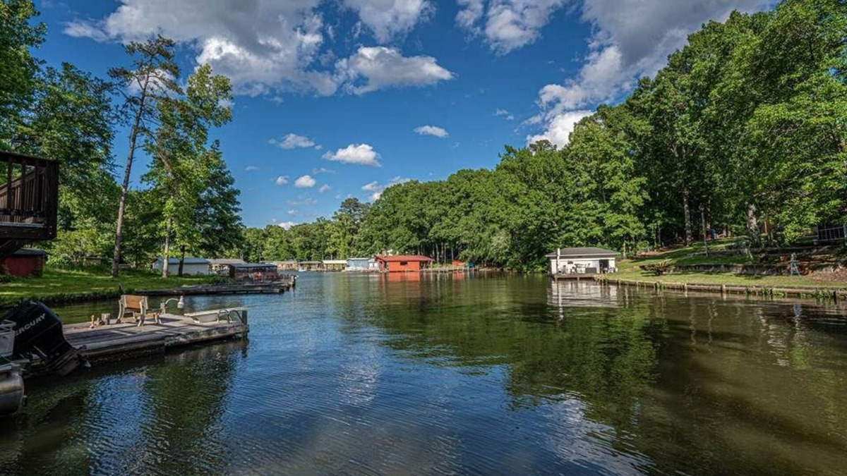 Eatonton Cottage | Sinclair Lakehouse Retreat: Hot Tub, Salt Water Pool, Dock & Boat Launch