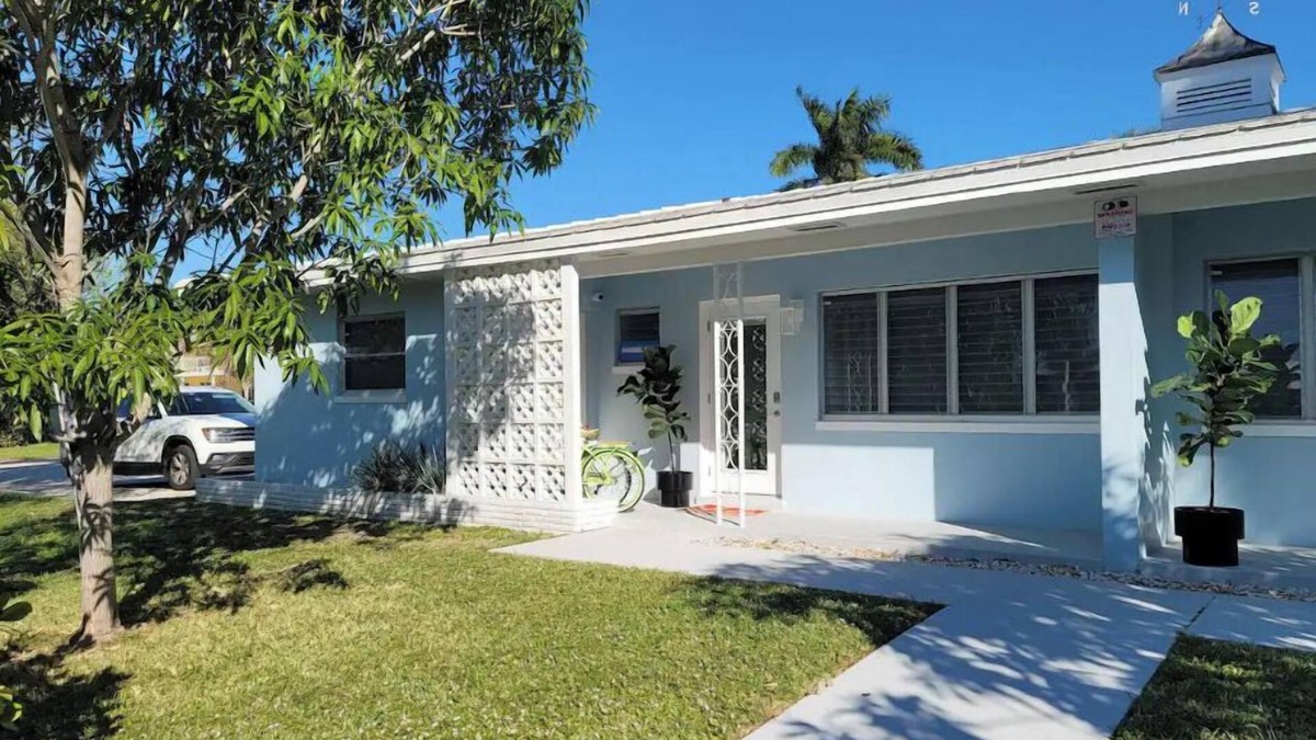 Palm Beach Shores House | Singer Island 2 bedroom w/free parking- no stairs (North unit)