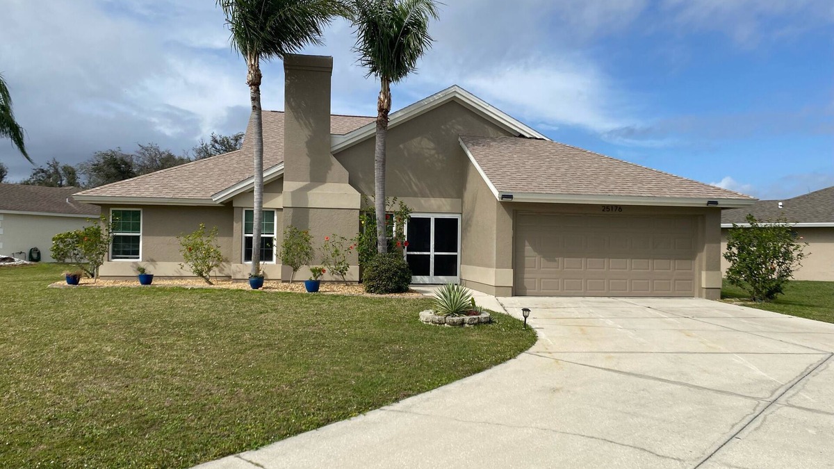 Deep Creek House | Single family, 4 bedroom, 2.5 bath, 2 car garage, lanai w/pool, outdoor shower.