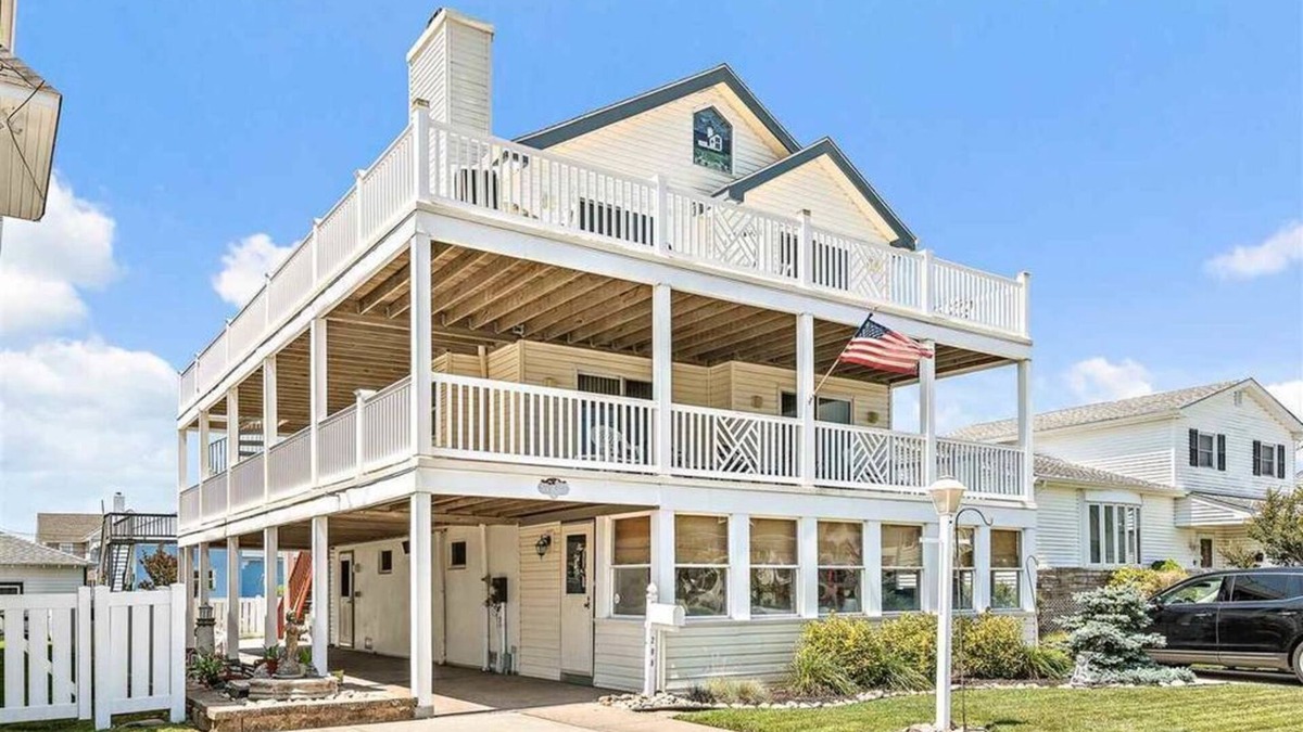 North Wildwood House | Single-family home with private fenced in heated POOL? North Wildwood