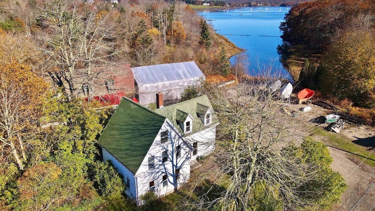 Pemaquid Beach House | Single-family home situated on the waterfront in the beautiful midcoast Maine