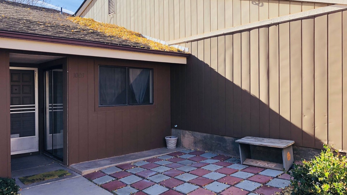 Bloomington House | Single Level Townhome 2 Bdrm 2 Bath Furnished Month to Month Rental