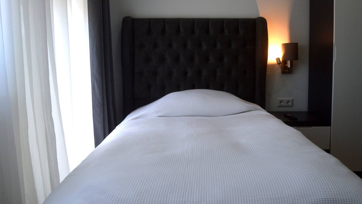 Rodheim vor der Hohe Apartment | Single room balcony at Rosbacher nun Residenz