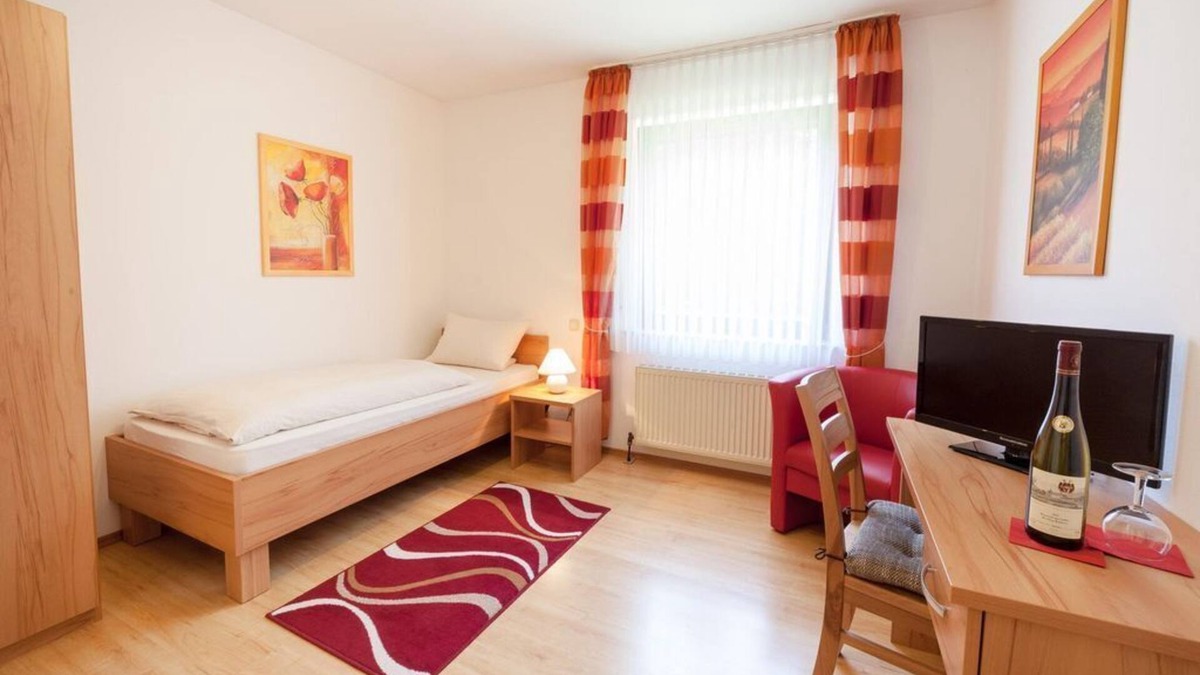 Kueser Plateau Bed & Breakfast | Single room - Gästehaus Esslinger