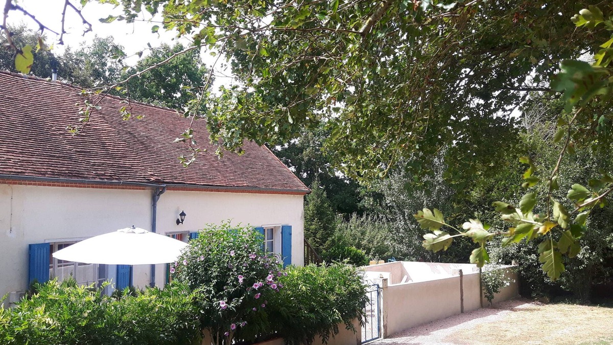 Saint-Aubin-le-Monial Apartment | Single-storey gîte close to fishing lake. Pets welcome!