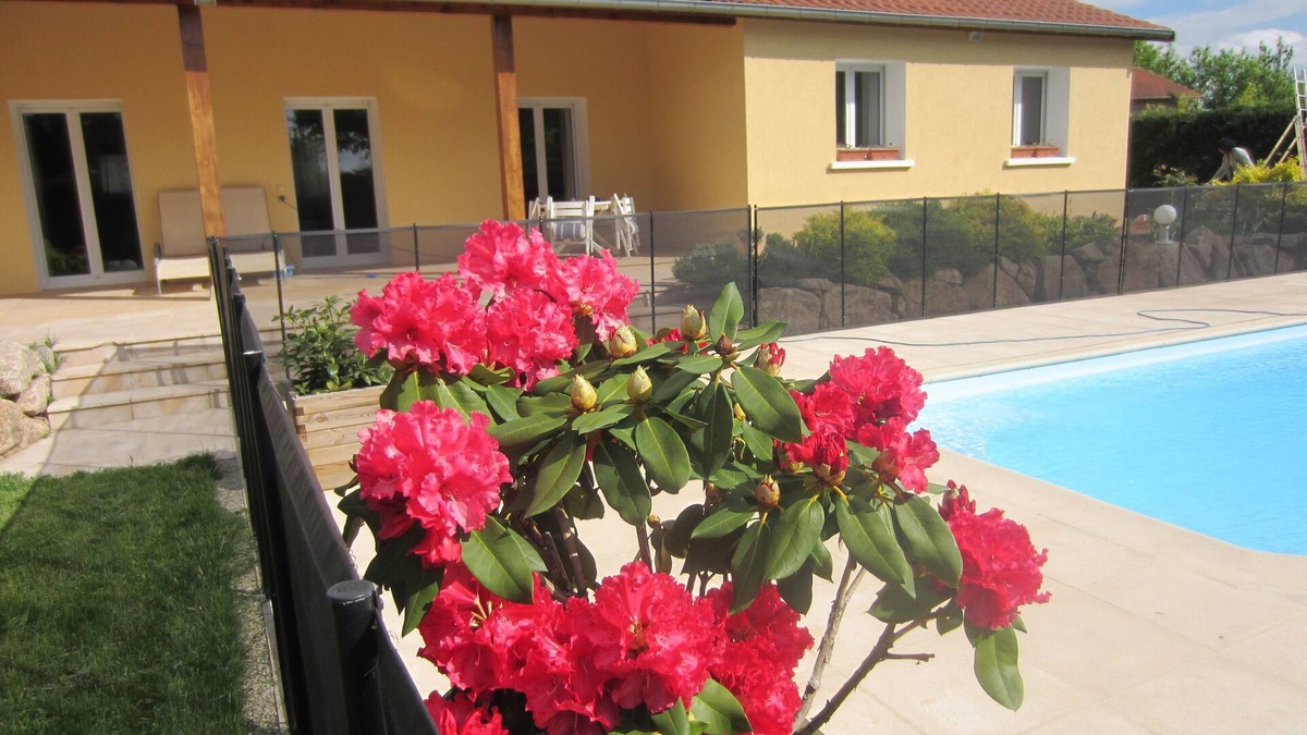 Grezieu-la-Varenne Villa | Single-storey villa with secure saltwater swimming pool