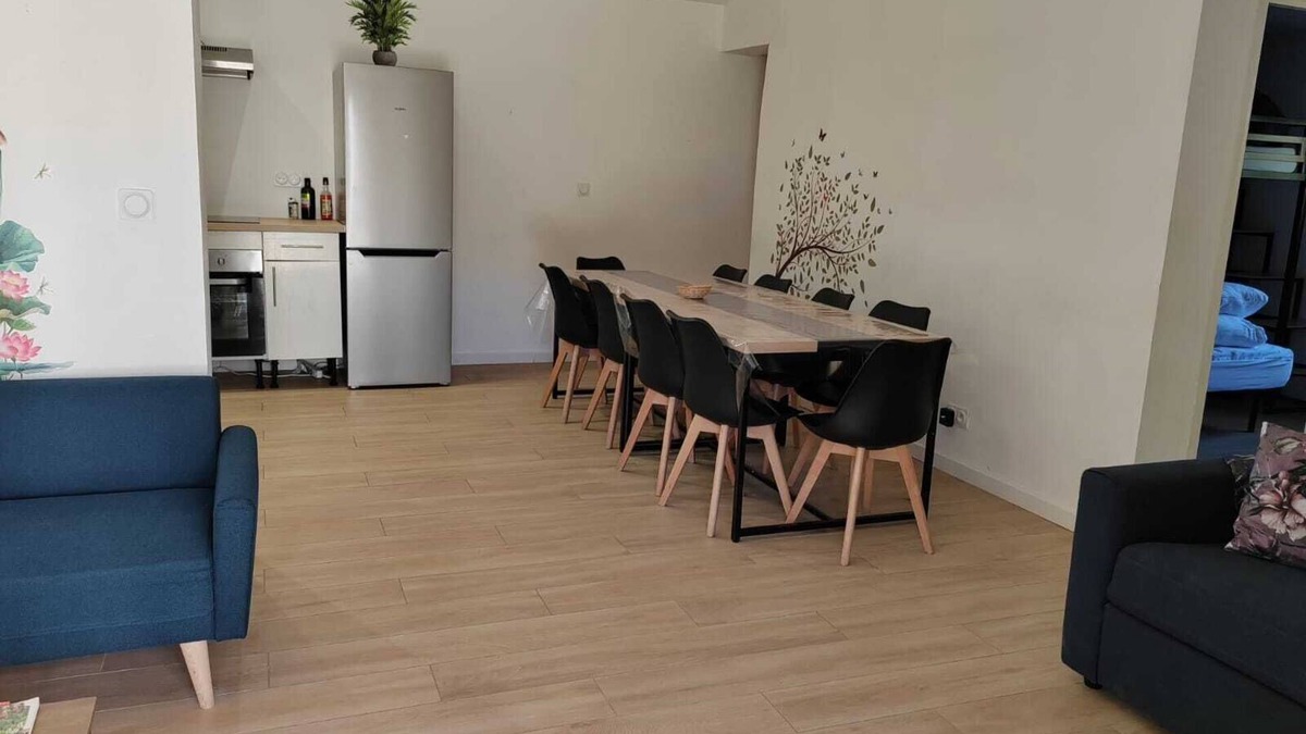 La Crau House | single storey house 10 sleeps, 2 bedrooms, 2 bathrooms, inside parking