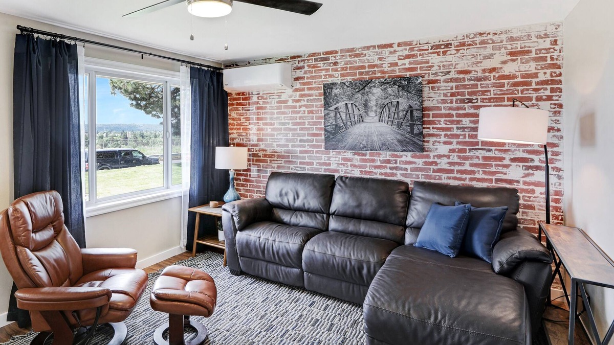 Northtown House | Single Story Home - Great View, King Bed, Fenced Yard, AC