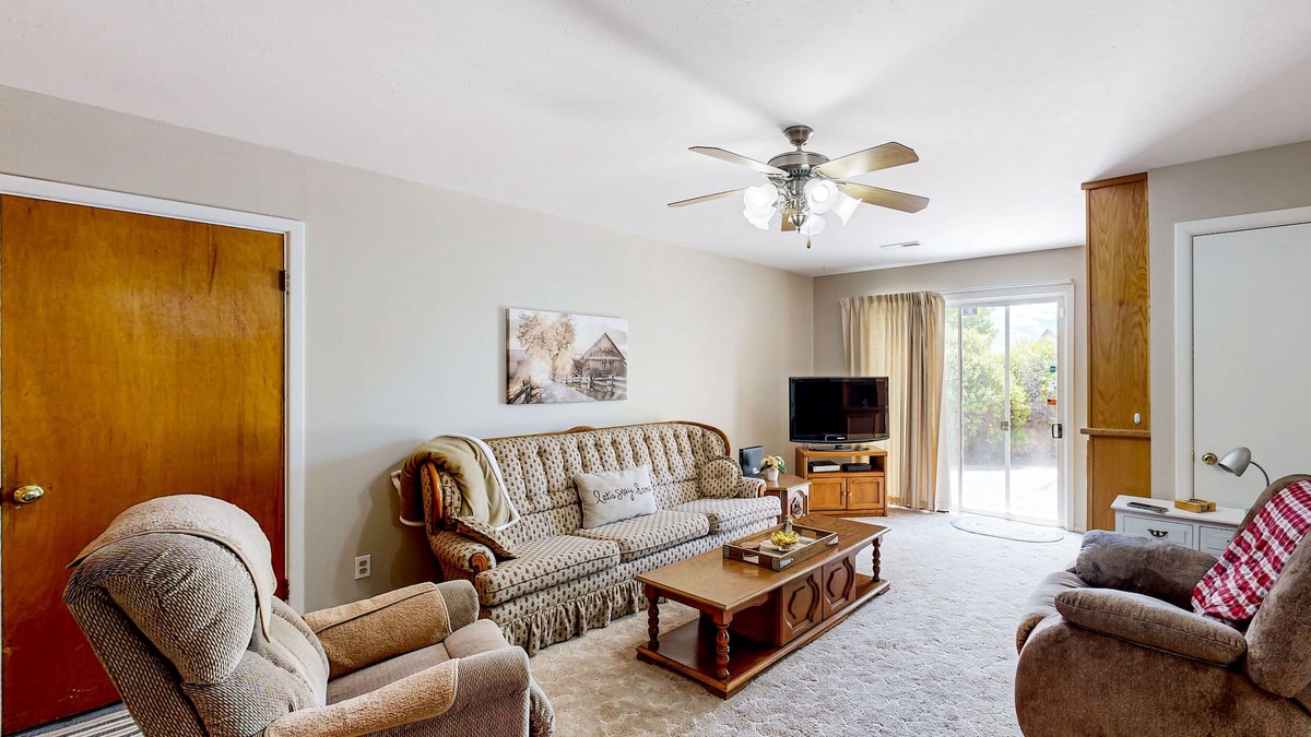 Farmington House | Single-story house with patio, central AC, & washer/dryer