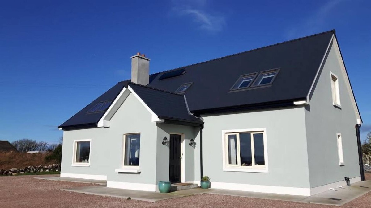 Rossaveel House | Sioscadh na Mara (Sea Whisper)