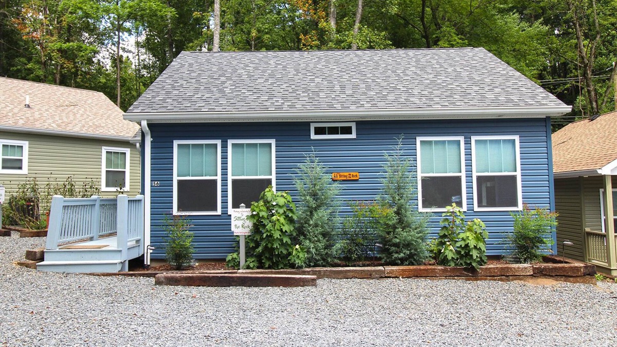 Bryson City Cabin | Sitting on the Rock- Bryson Village