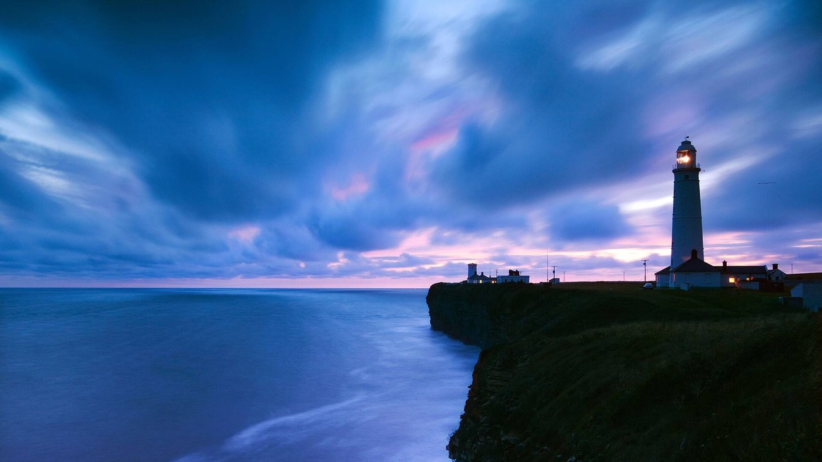Llantwit Major Cottage | Situated at Nash Point Lighthouse, Stella provides accommodation for up to five guests.