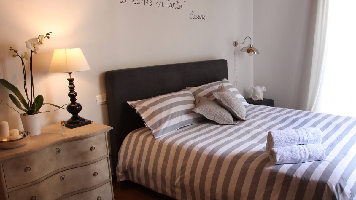 Albergheria Apartment | Six apartments with garden in the old town.