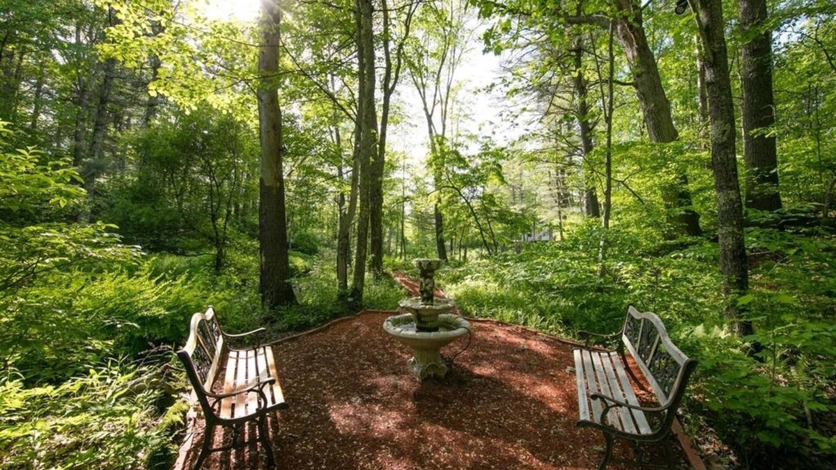 Somersworth House | Six-Bedroom Family Retreat