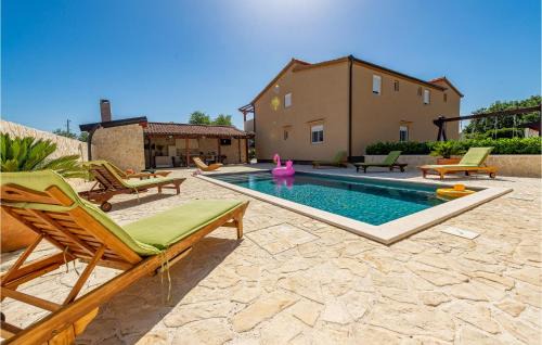 Galovac House | Six-Bedroom Holiday Home In Galovac