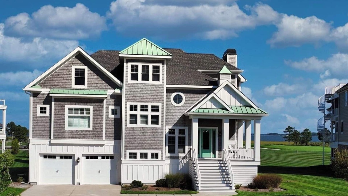 Long Neck House | Six bedroom home in the amenity filled Peninsula community!