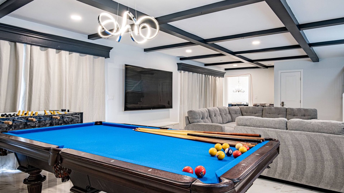 Southwest Anaheim House | Six Bedroom Room Mansion - minutes from Disneyland