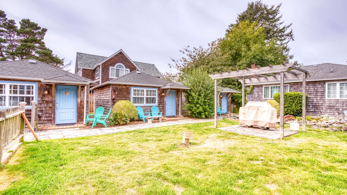 Downtown Cannon Beach Cottage | Six Cottages w/Shared Courtyard & Grill - Two Blocks to Beach Dog-Friendly