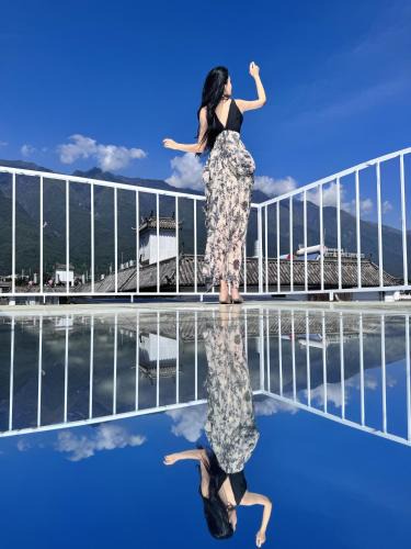 Dali Ancient Town Hotel | SIXI CANGSHAN MOUNTAINS GOLDEN SUNRISE MIRROR OF THE SKY SOUND SLEEP HOTEL DALI ANCIENT CITy