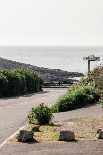 Mumbles Apartment | Sixty Four